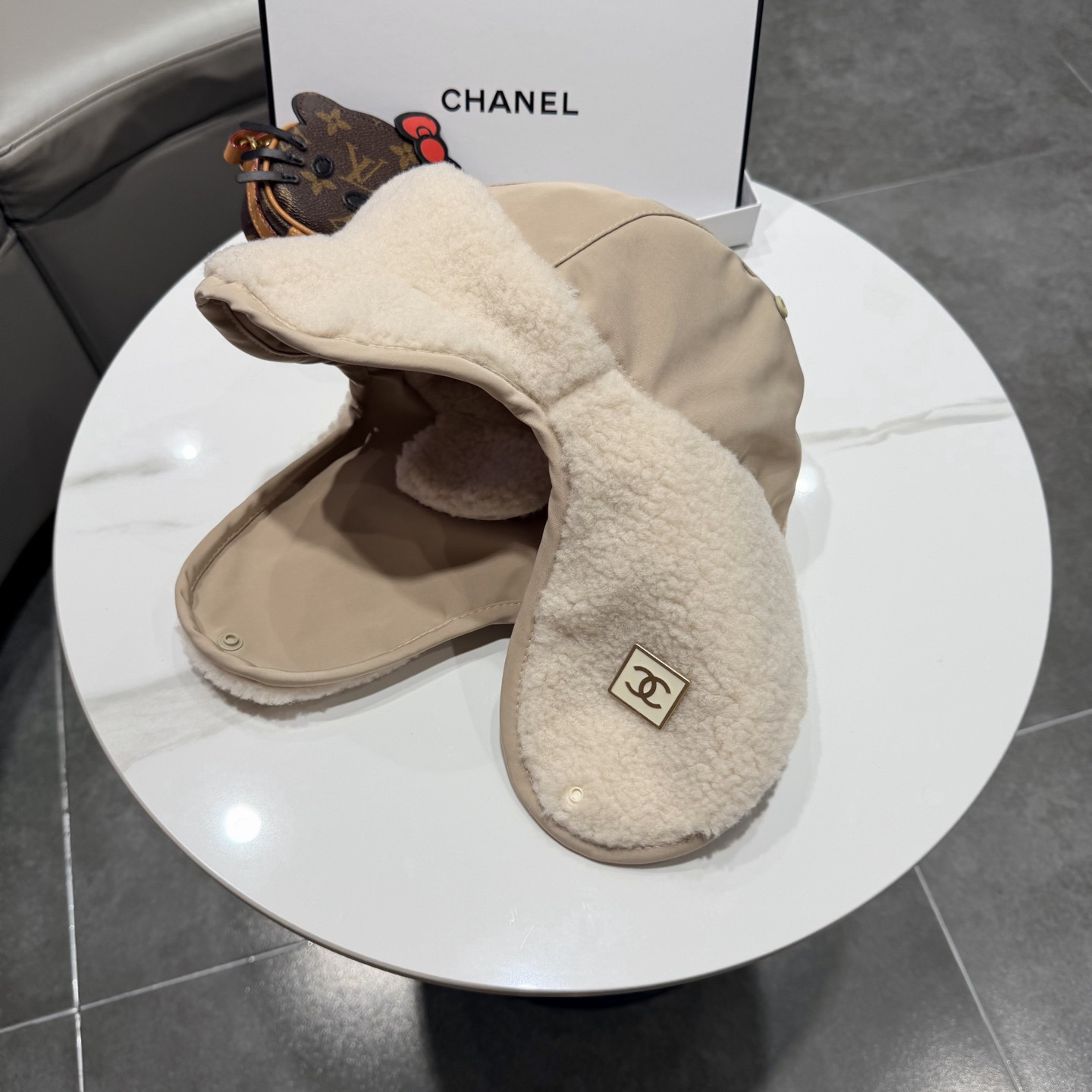 Ch**el hat