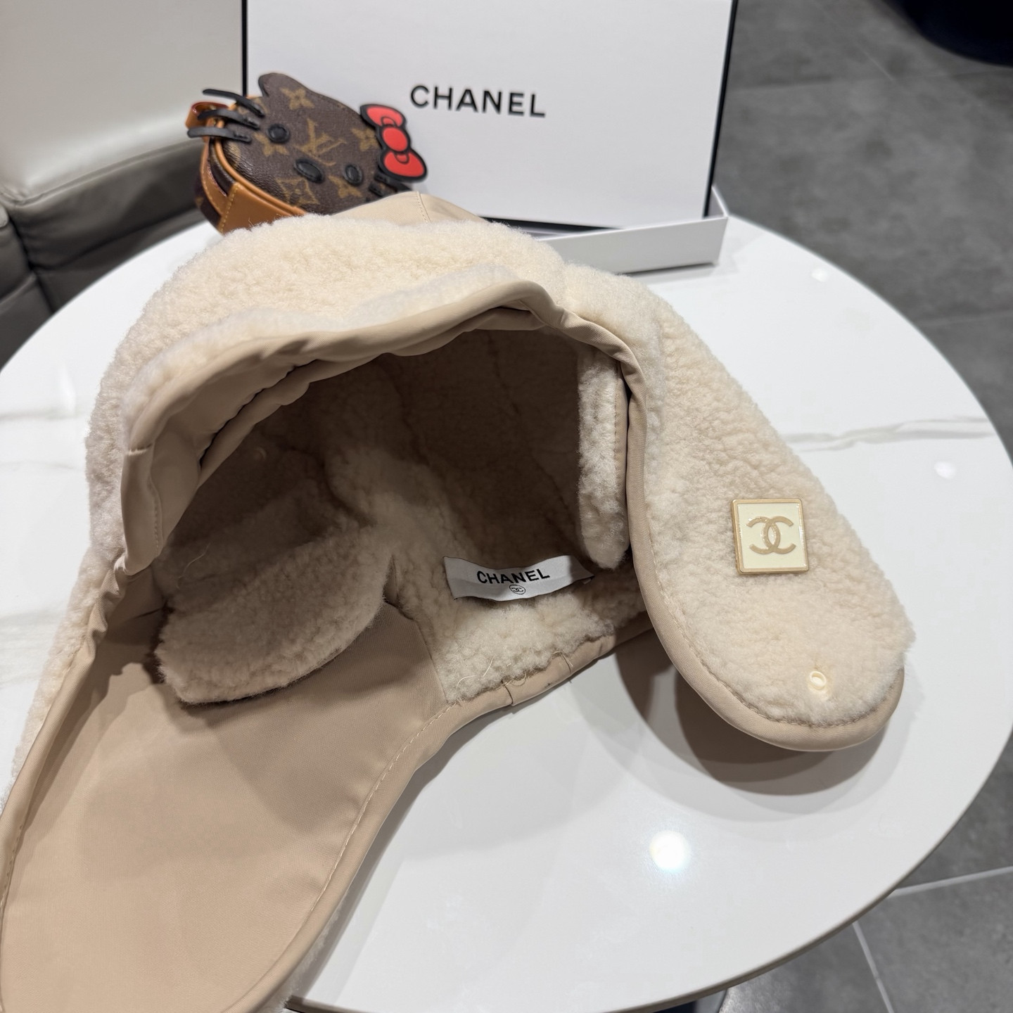 Ch**el hat