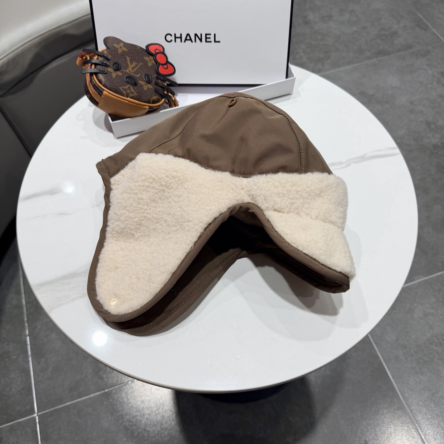 Ch**el hat