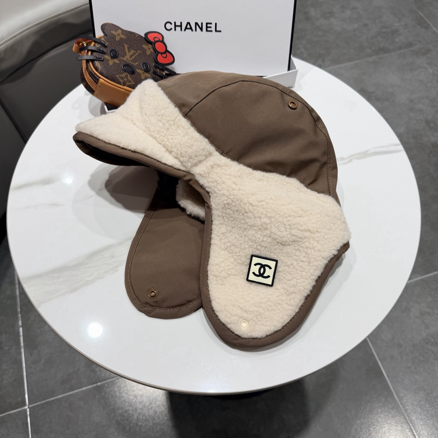 Ch**el hat