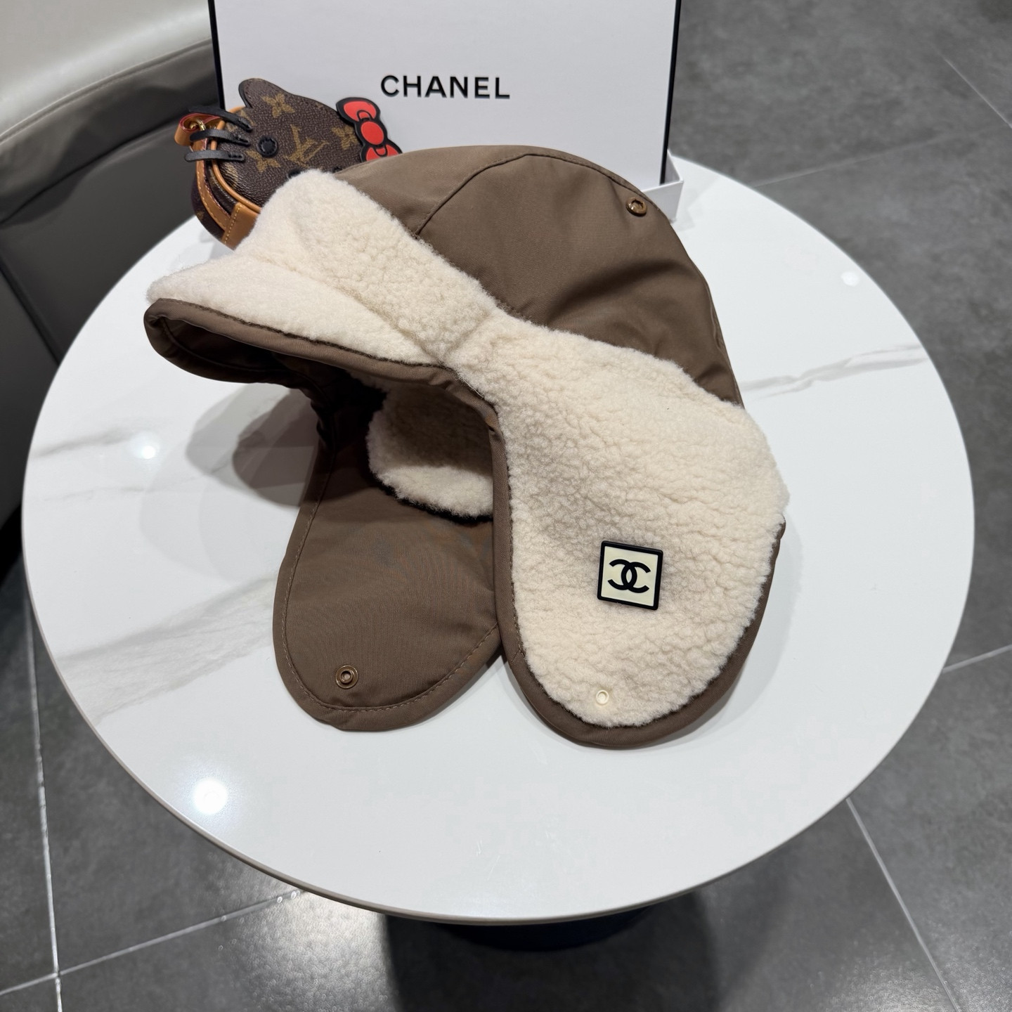 Ch**el hat