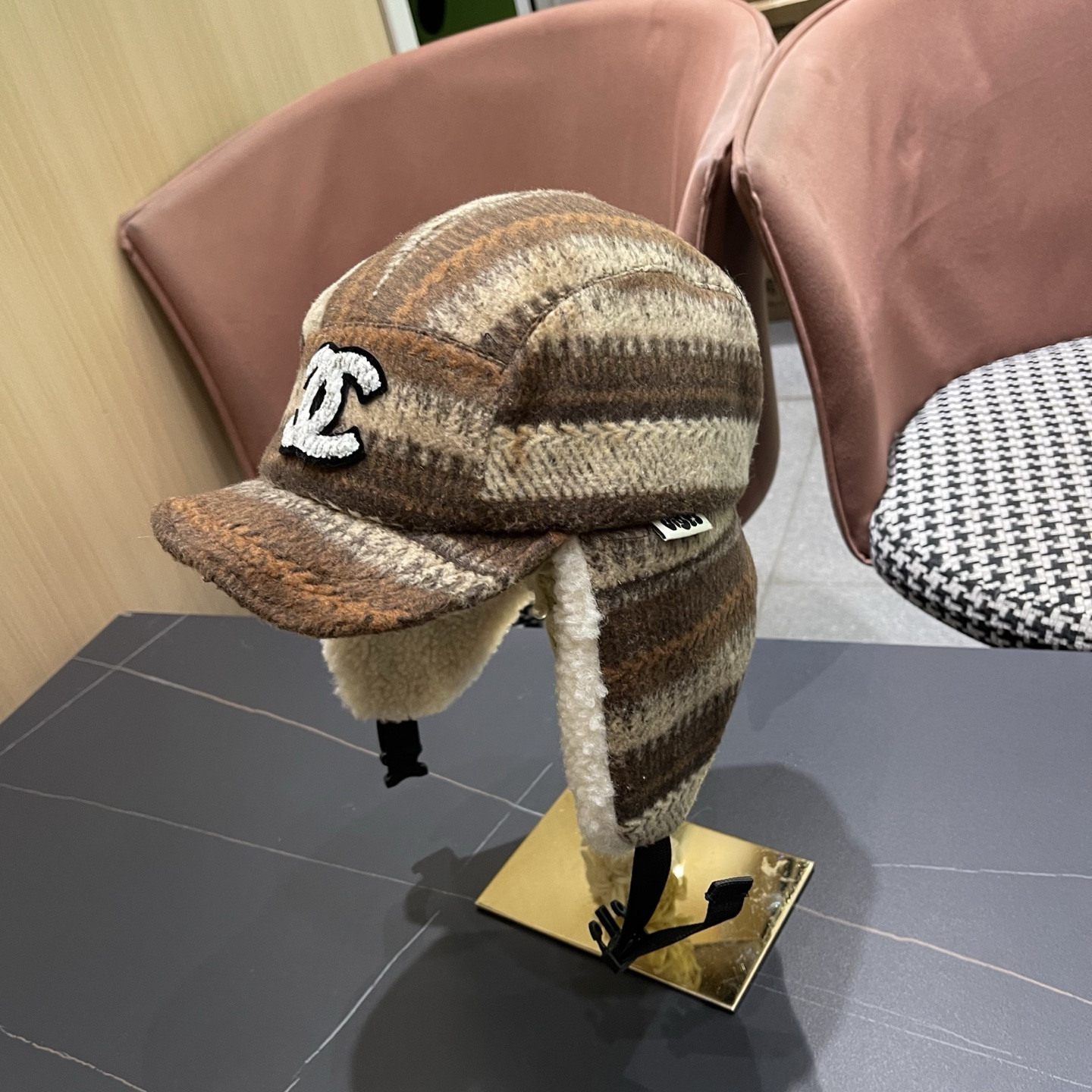 Ch**el trapper hat