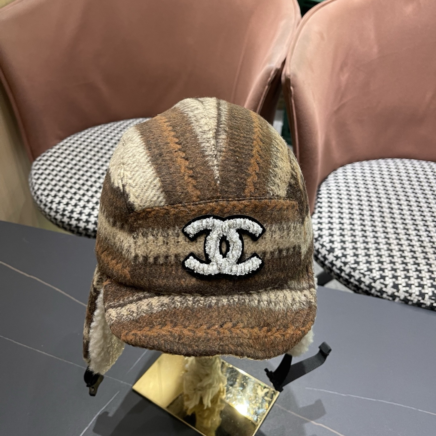 Ch**el trapper hat