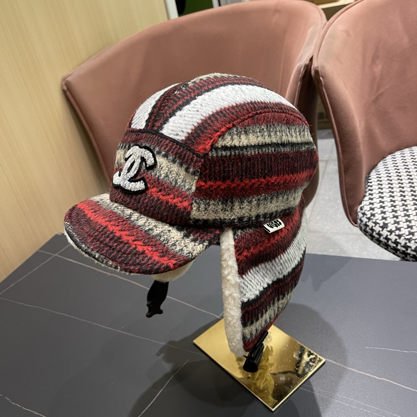 Ch**el trapper hat