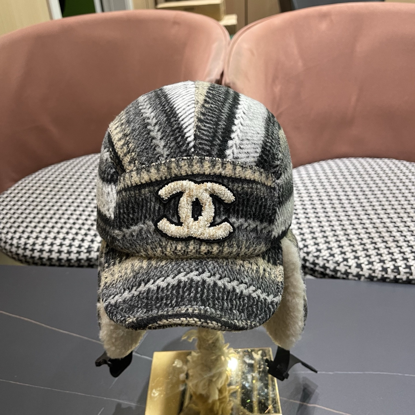 Ch**el trapper hat
