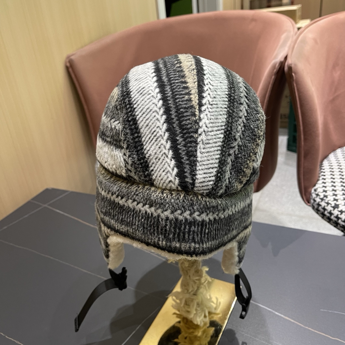 Ch**el trapper hat