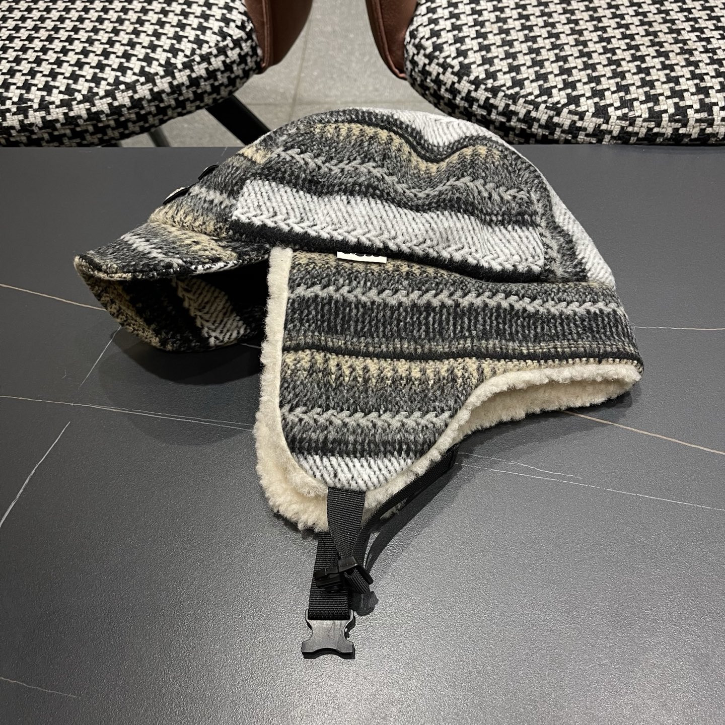 Ch**el trapper hat