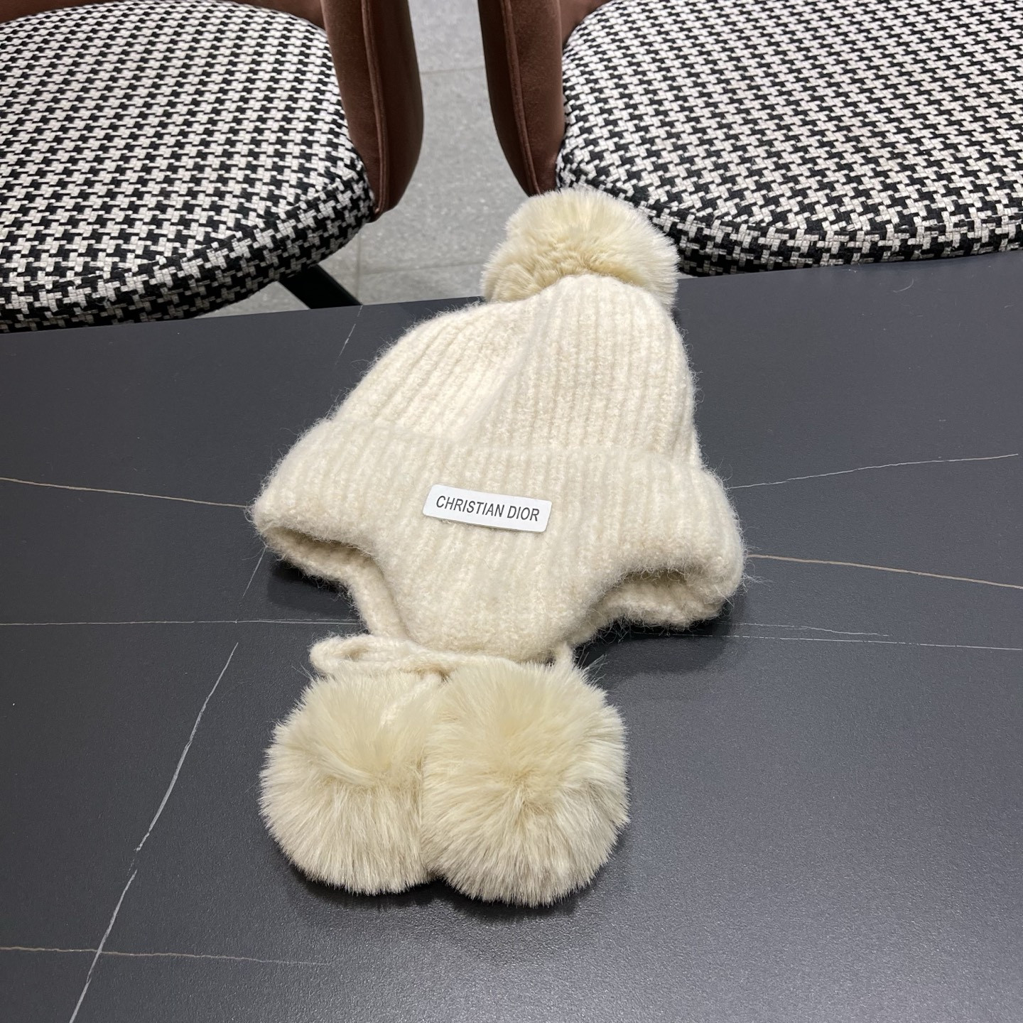 D10r trapper hat