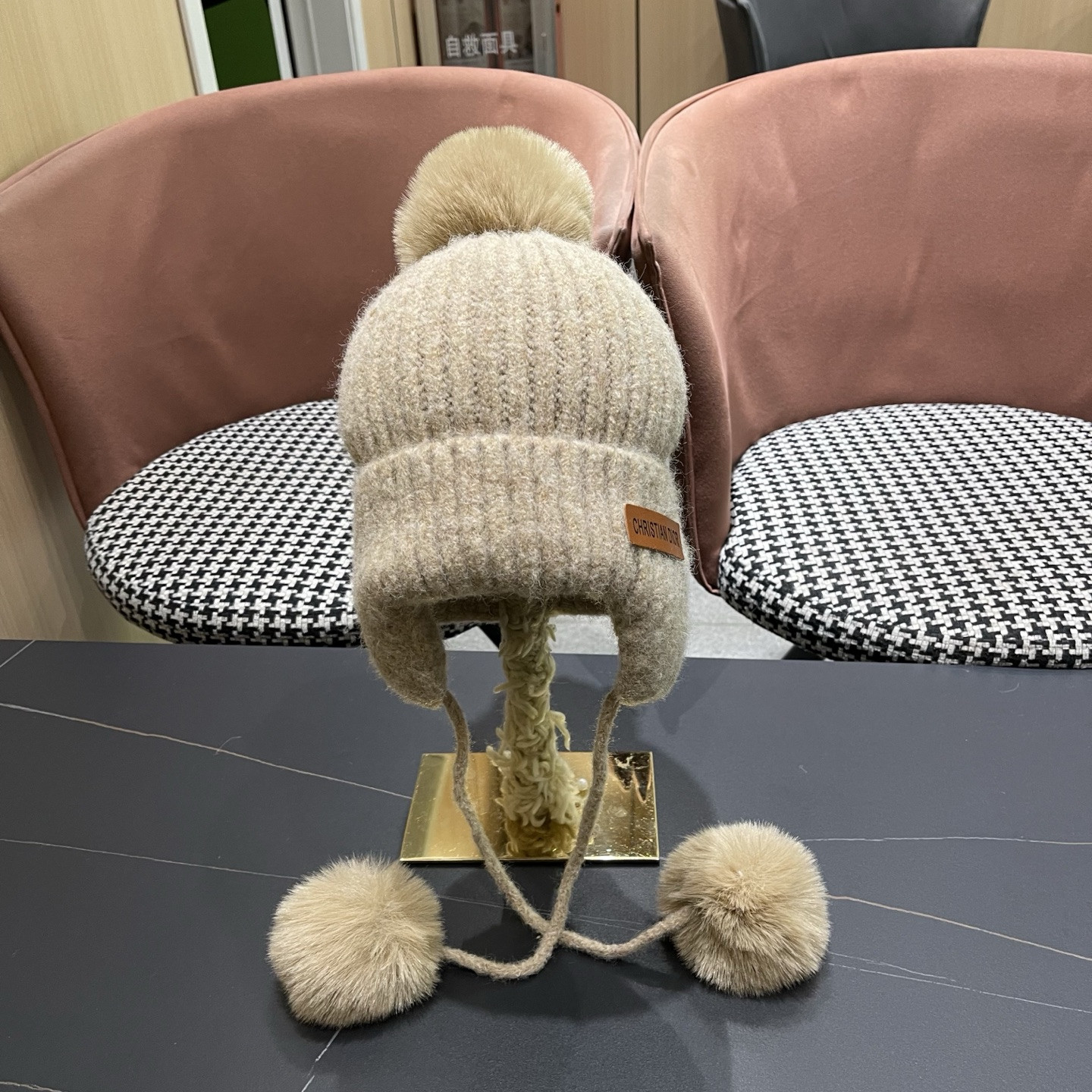 D10r trapper hat