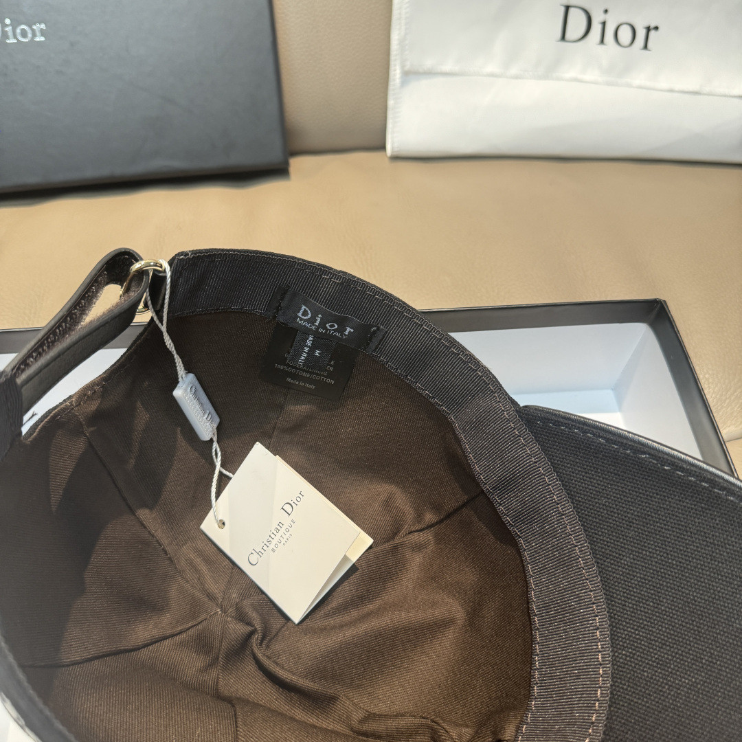 D10r baseball cap