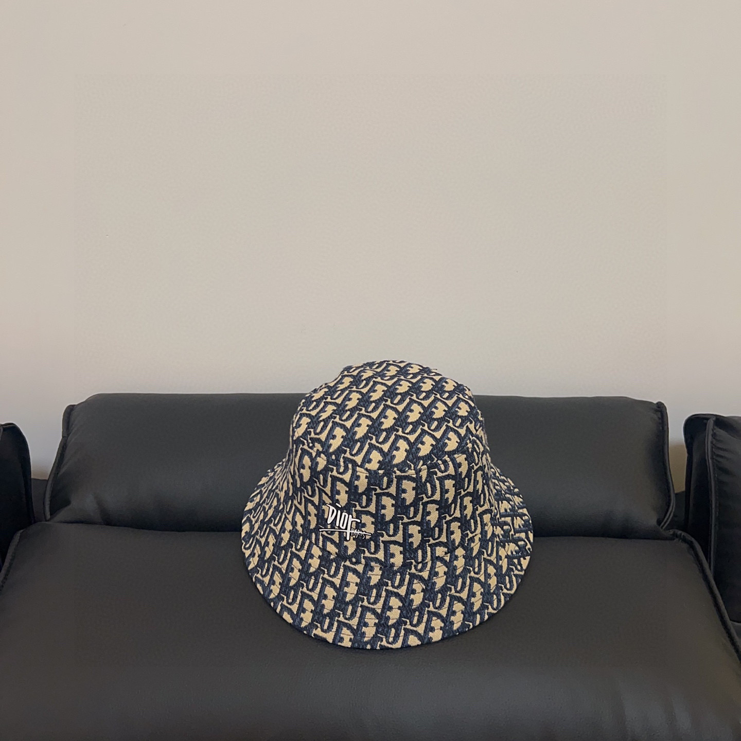 D10r bucket hat