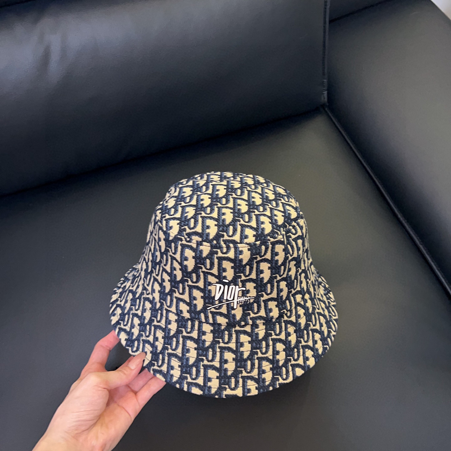 D10r bucket hat