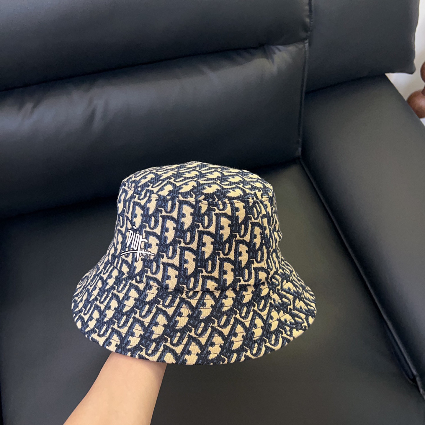 D10r bucket hat