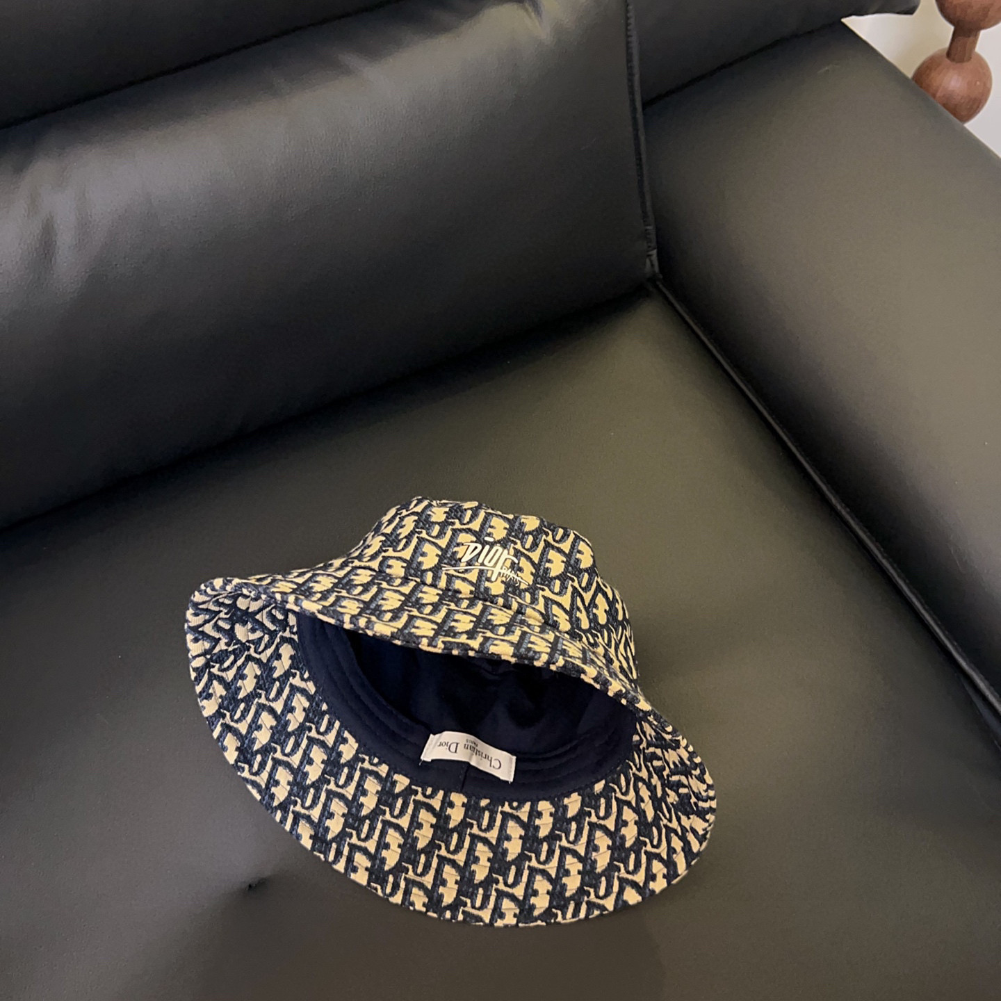 D10r bucket hat