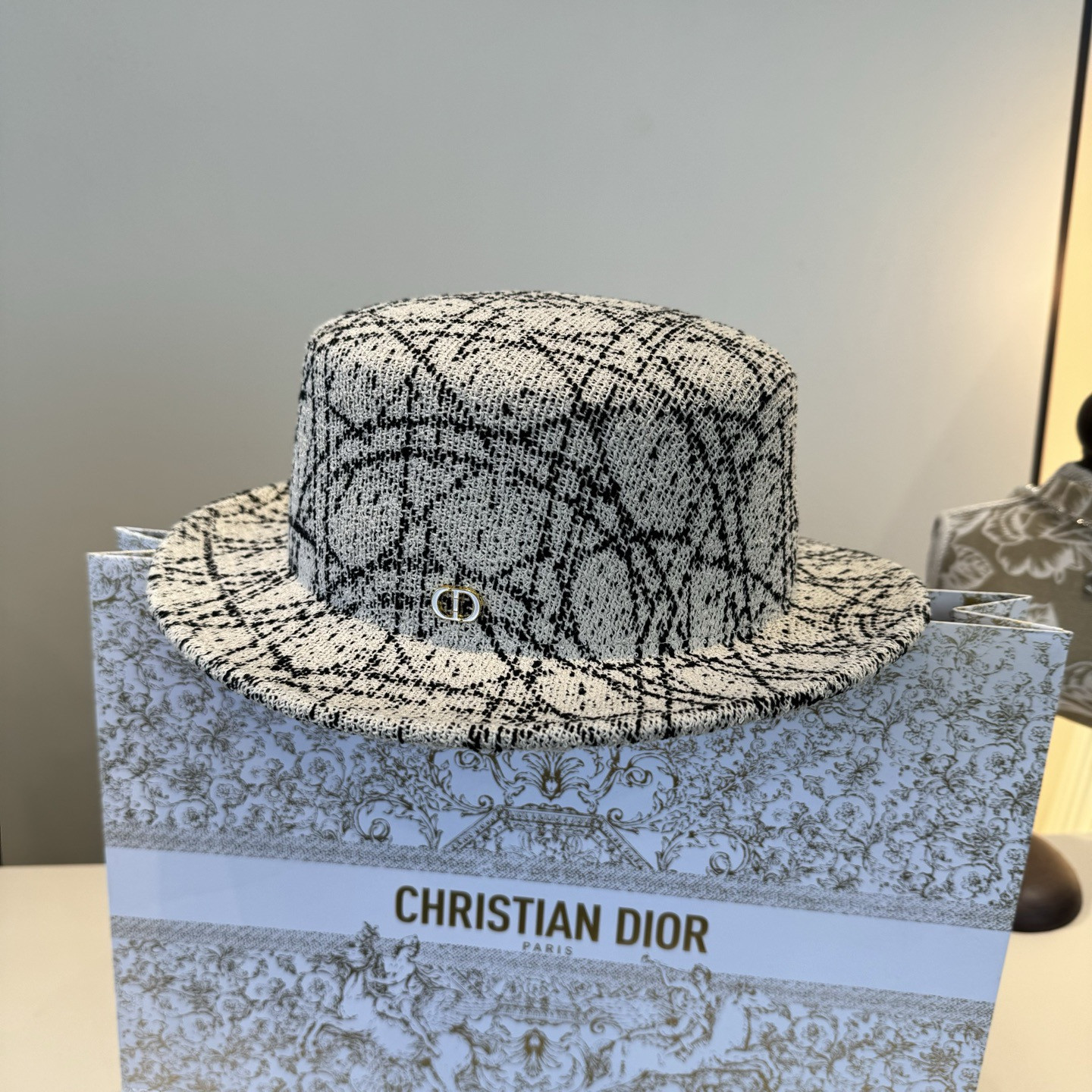 D10r small brim bucket hat 57cm head circumference