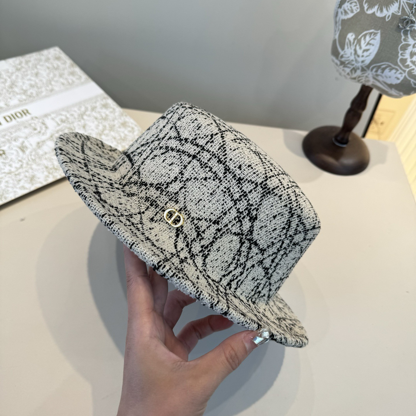D10r small brim bucket hat 57cm head circumference