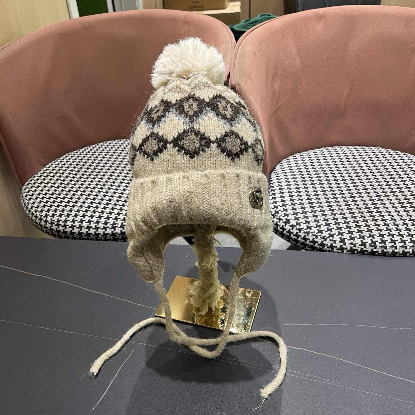 Gvc*1 knit trapper hat