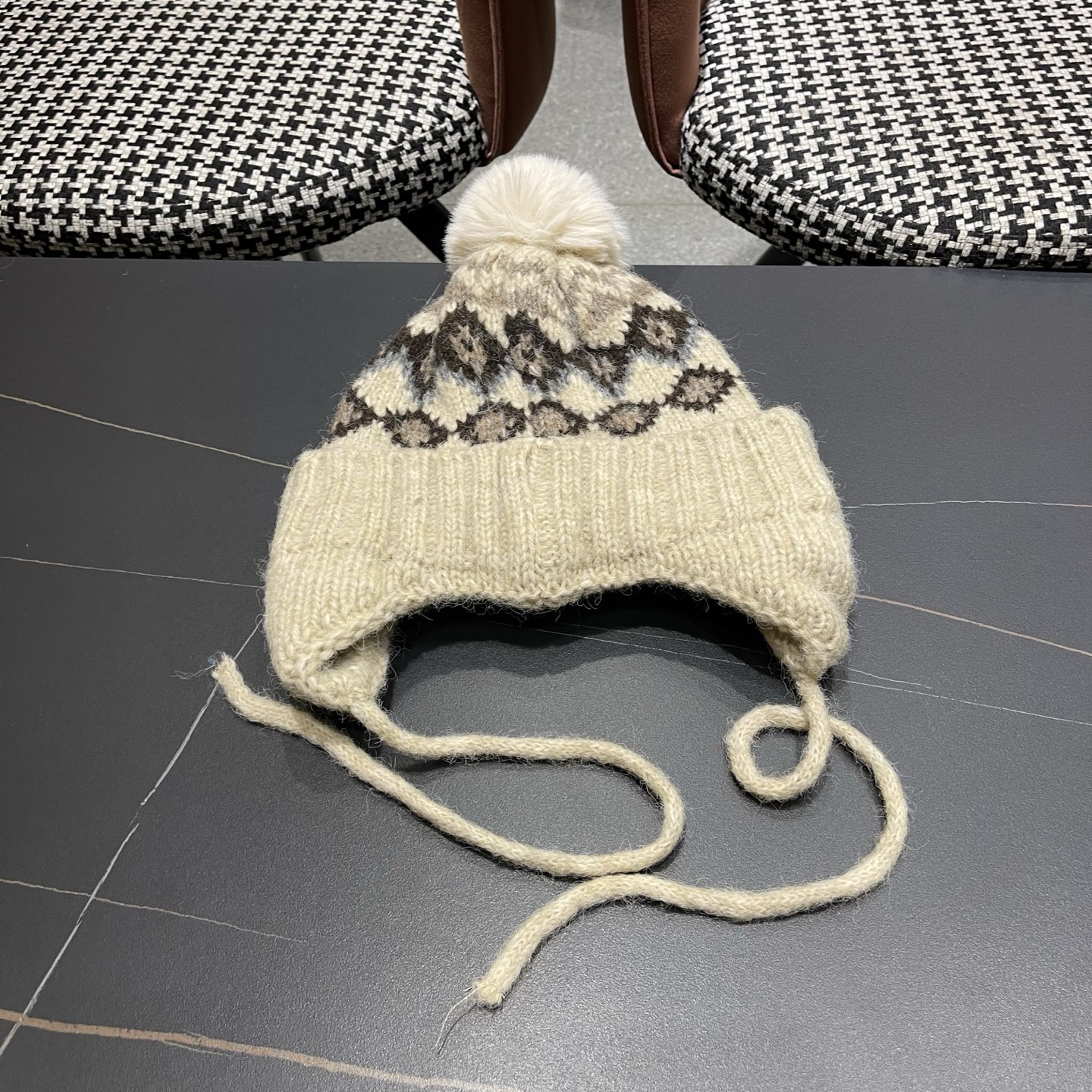 Gvc*1 knit trapper hat