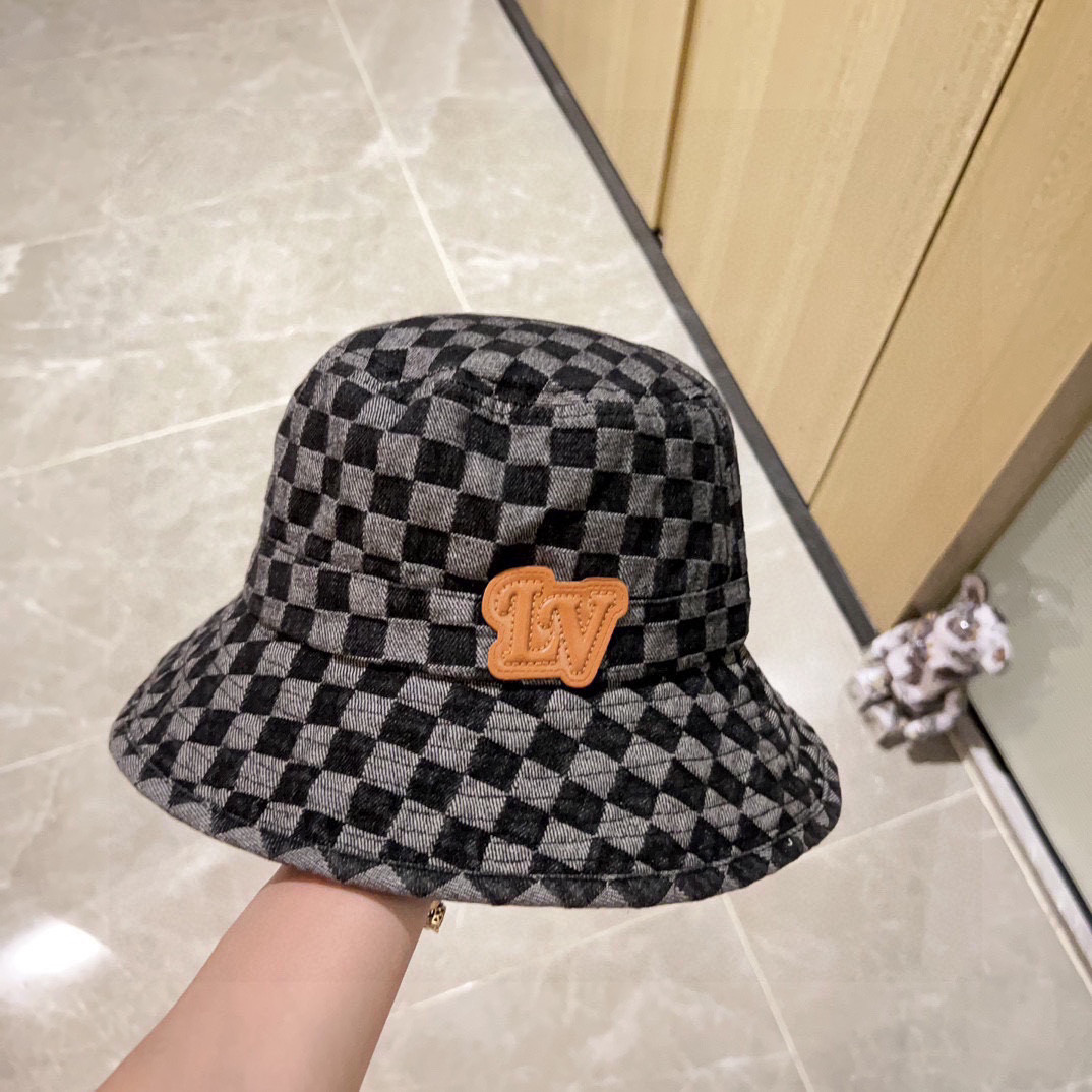 l0vis Vvtt0n bucket hat