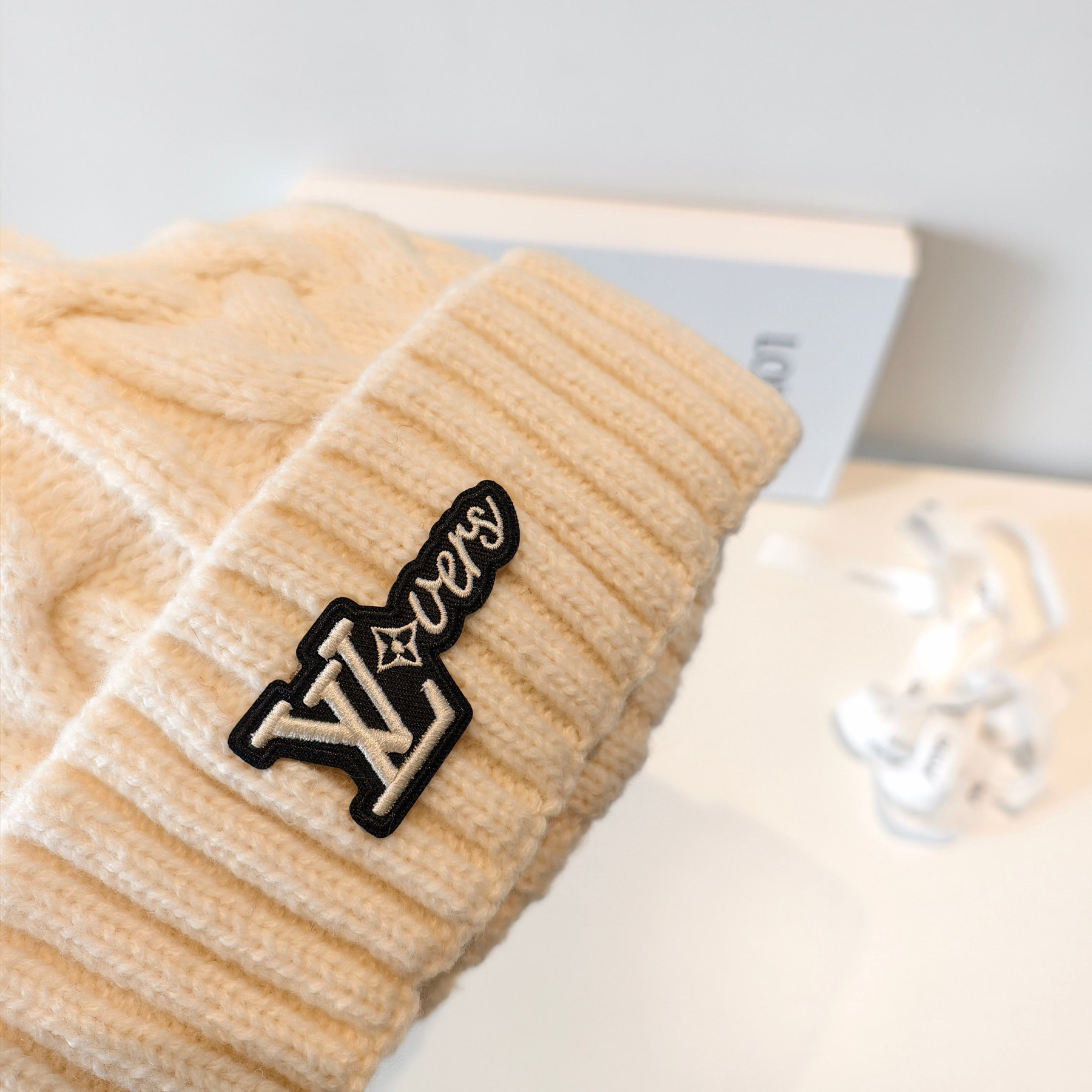 l0vis Vvtt0n beanie