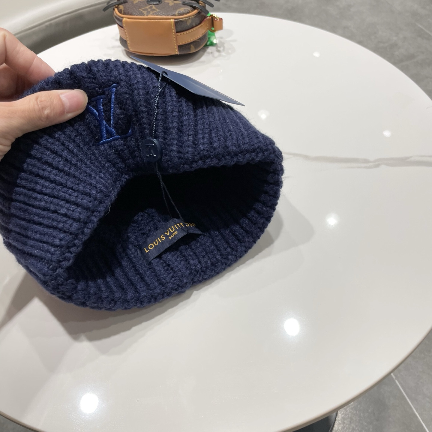 l0vis Vvtt0n beanie