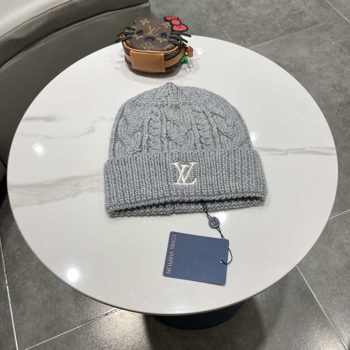 l0vis Vvtt0n beanie