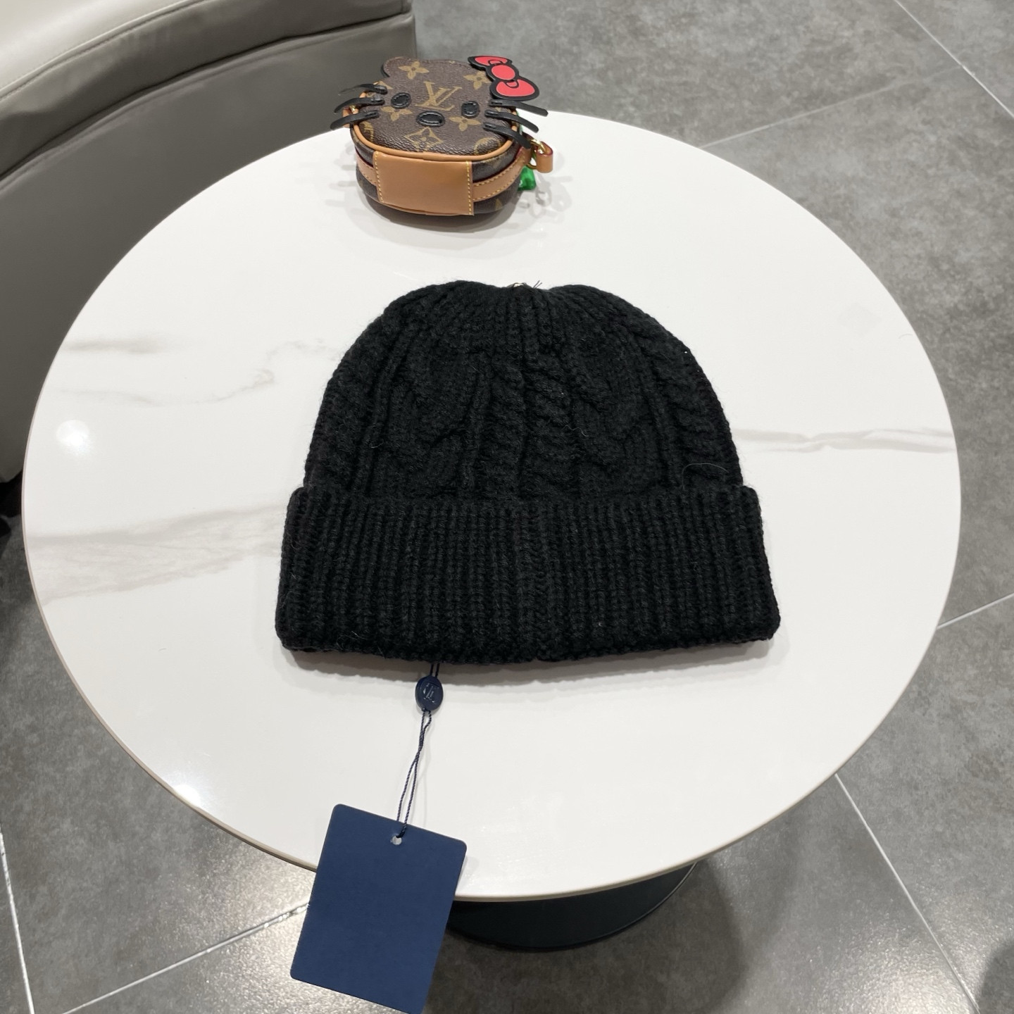 l0vis Vvtt0n beanie