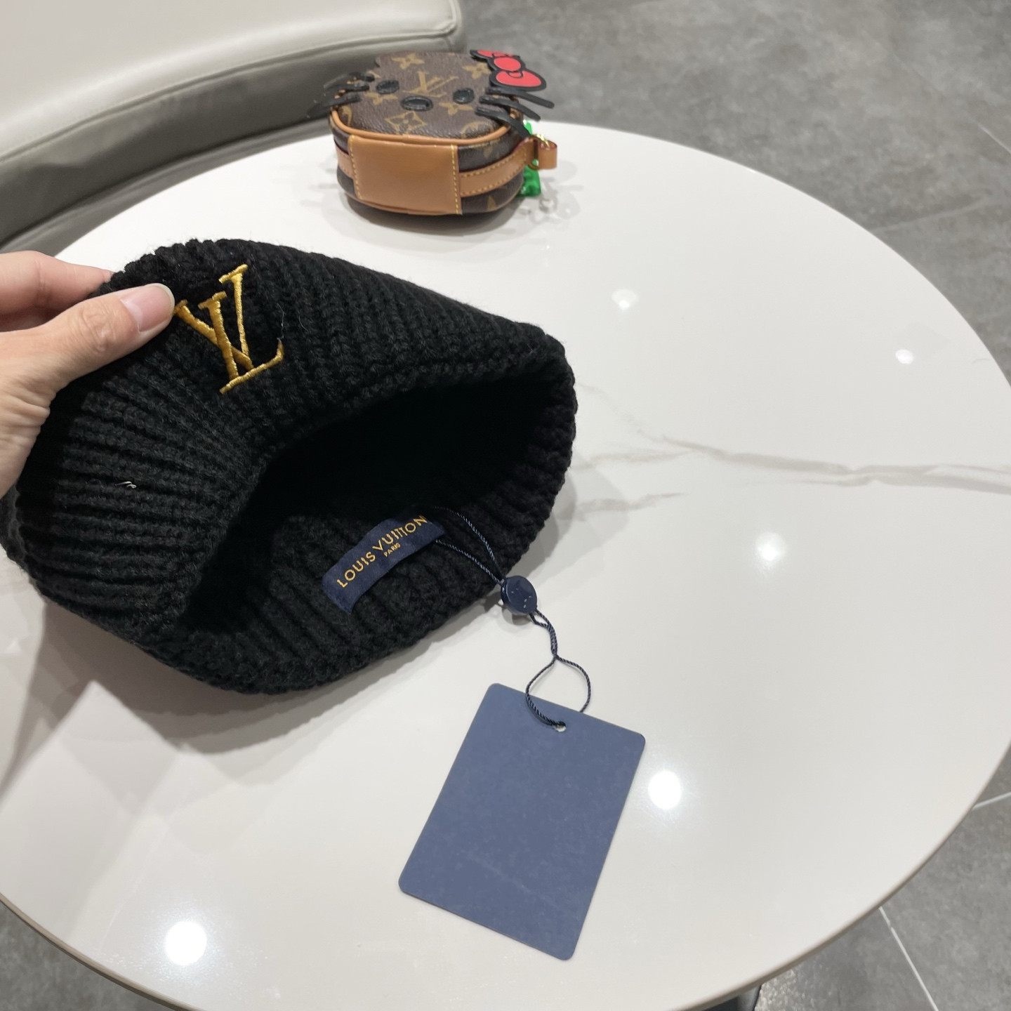 l0vis Vvtt0n beanie