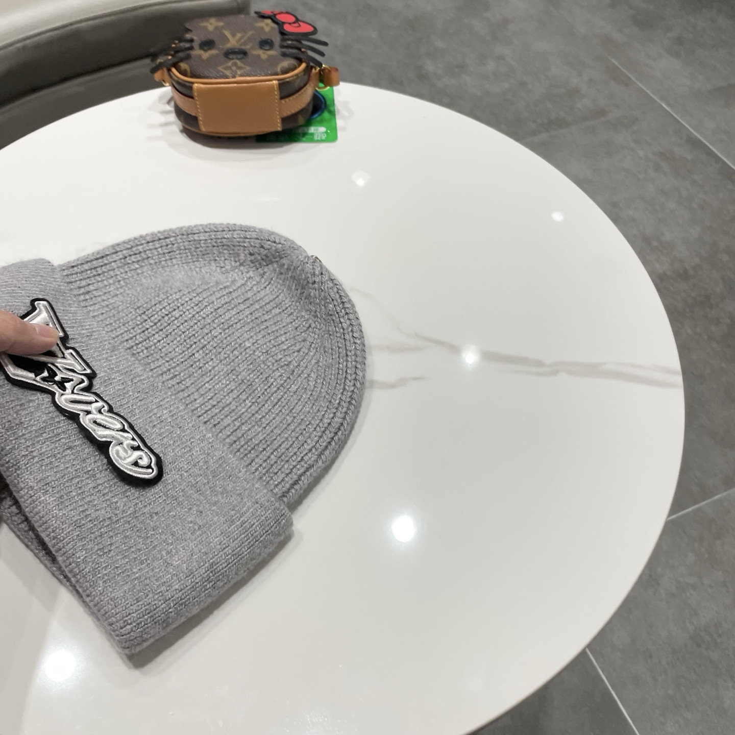 l0vis Vvtt0n beanie