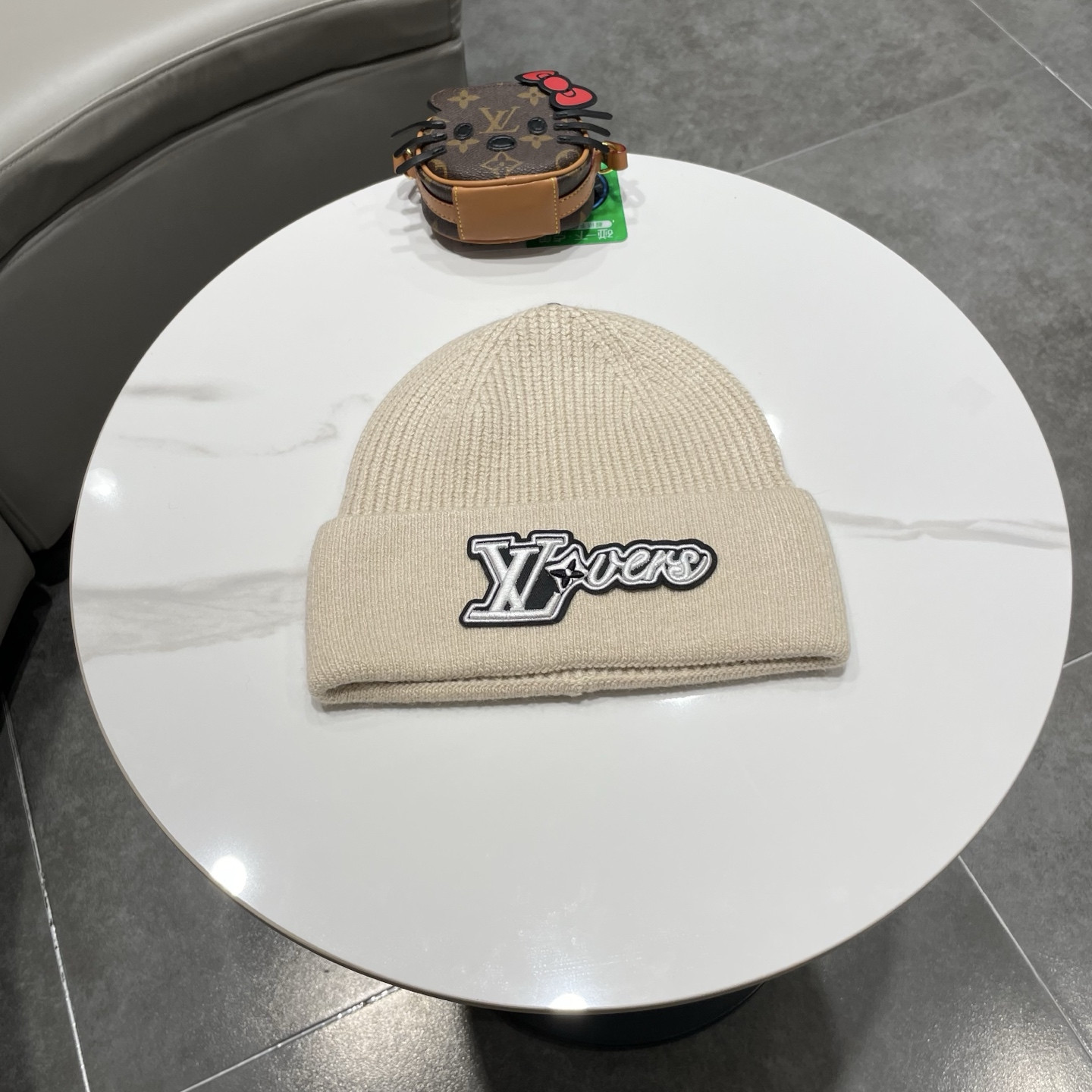 l0vis Vvtt0n beanie