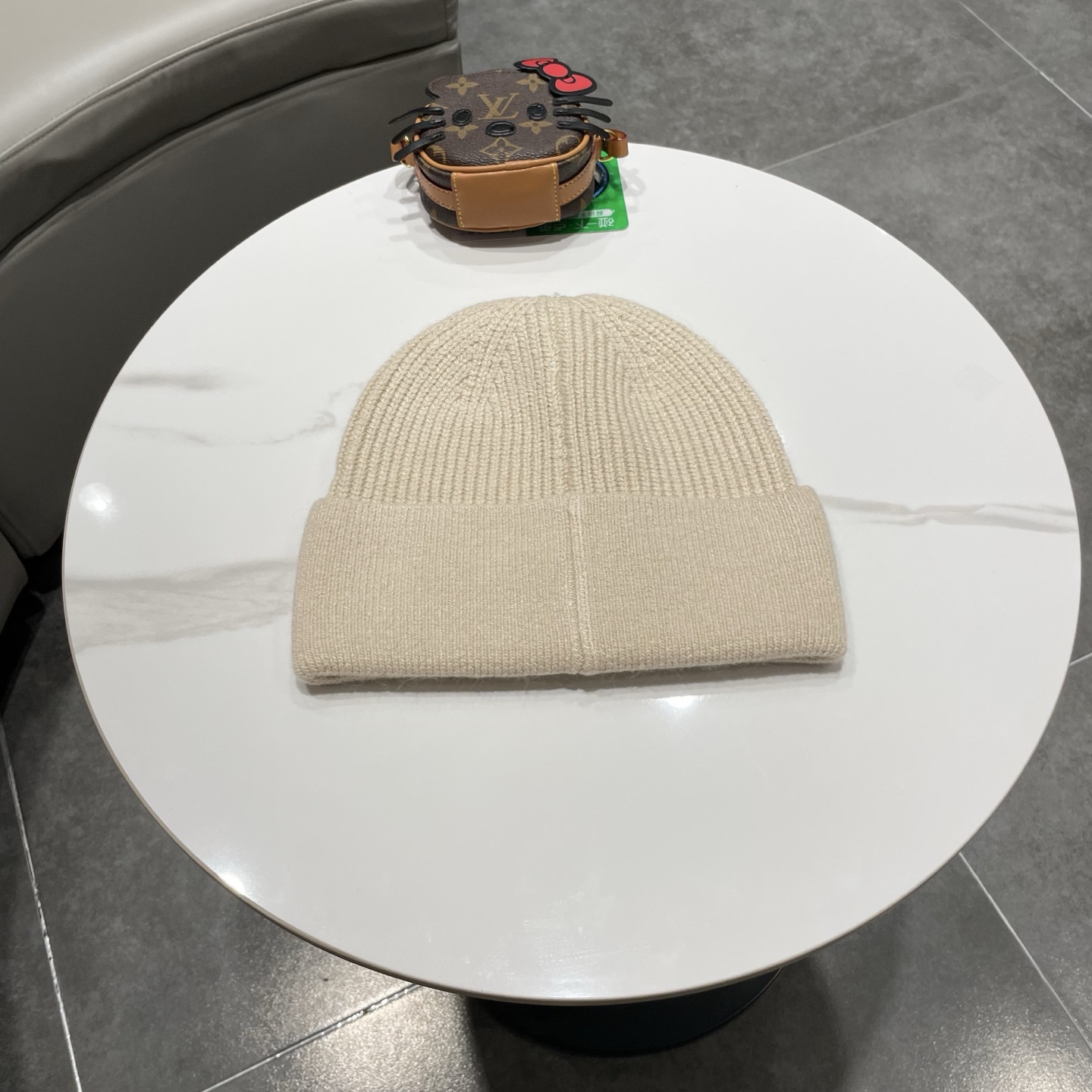 l0vis Vvtt0n beanie