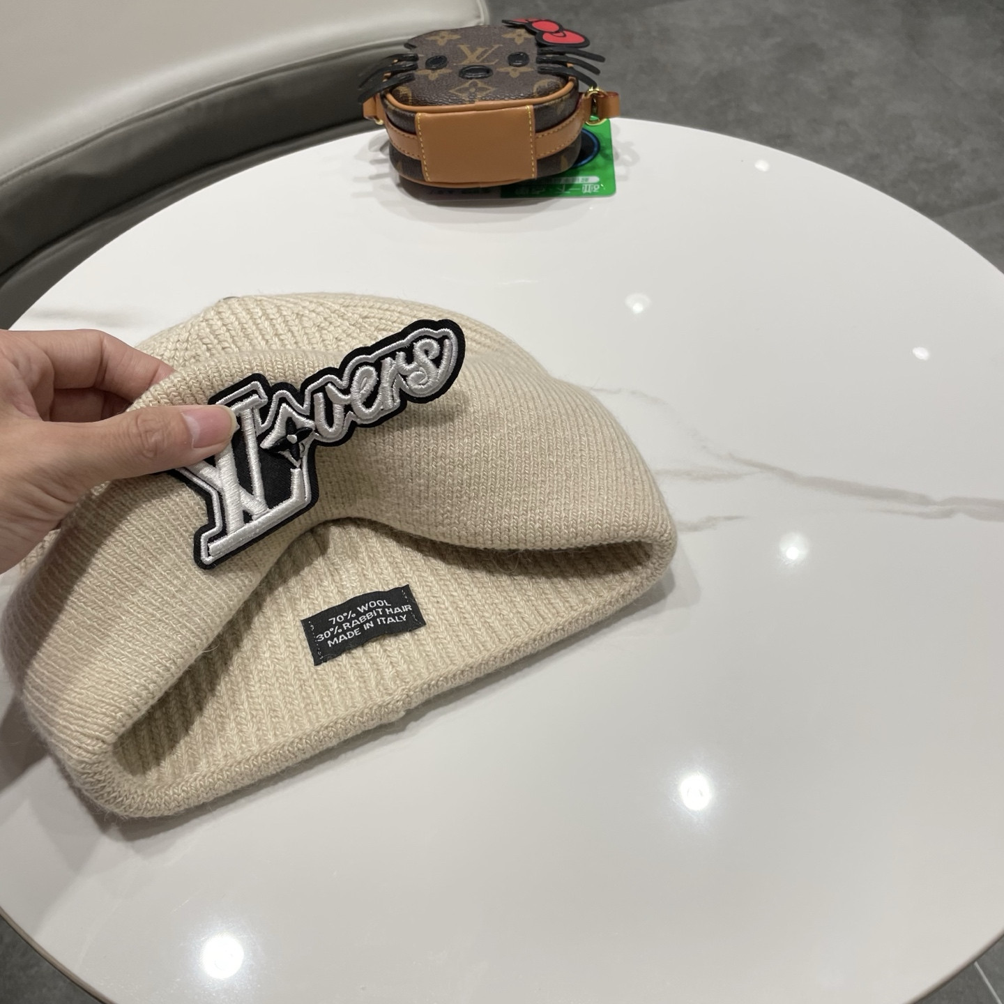 l0vis Vvtt0n beanie