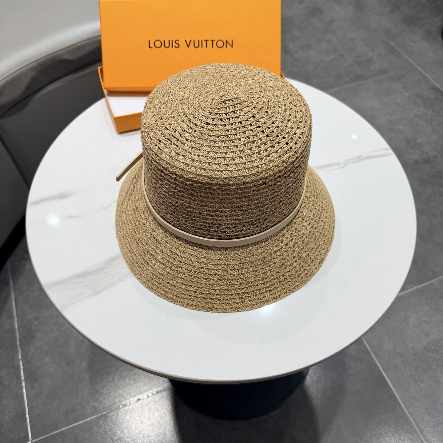 l0vis Vvtt0n straw bucket hat