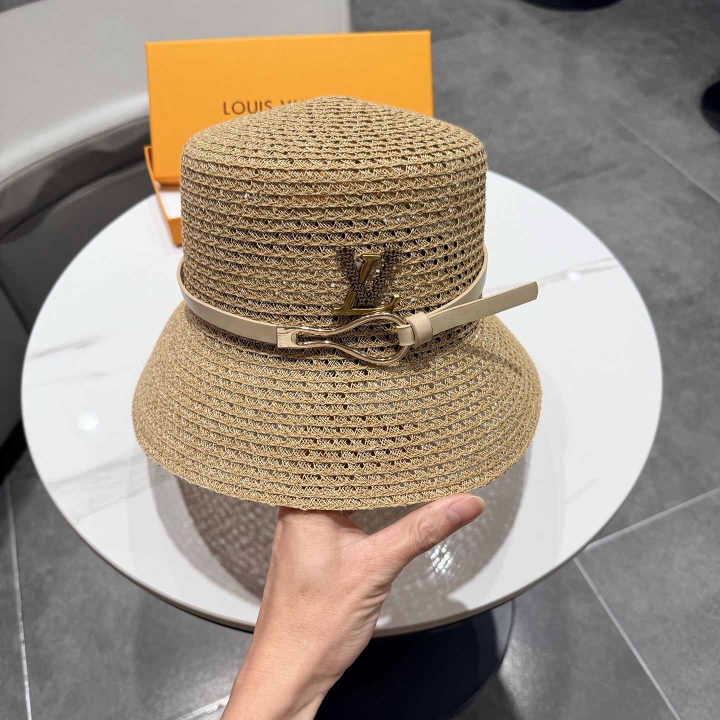 l0vis Vvtt0n straw bucket hat