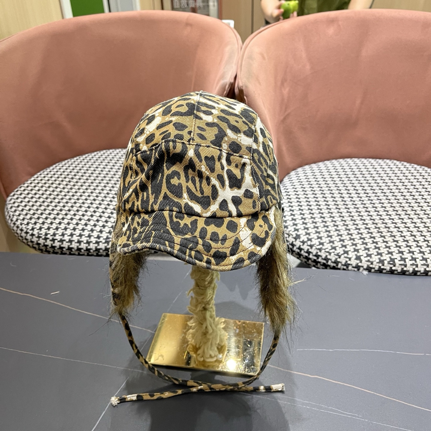 l0vis Vvtt0n trapper hat