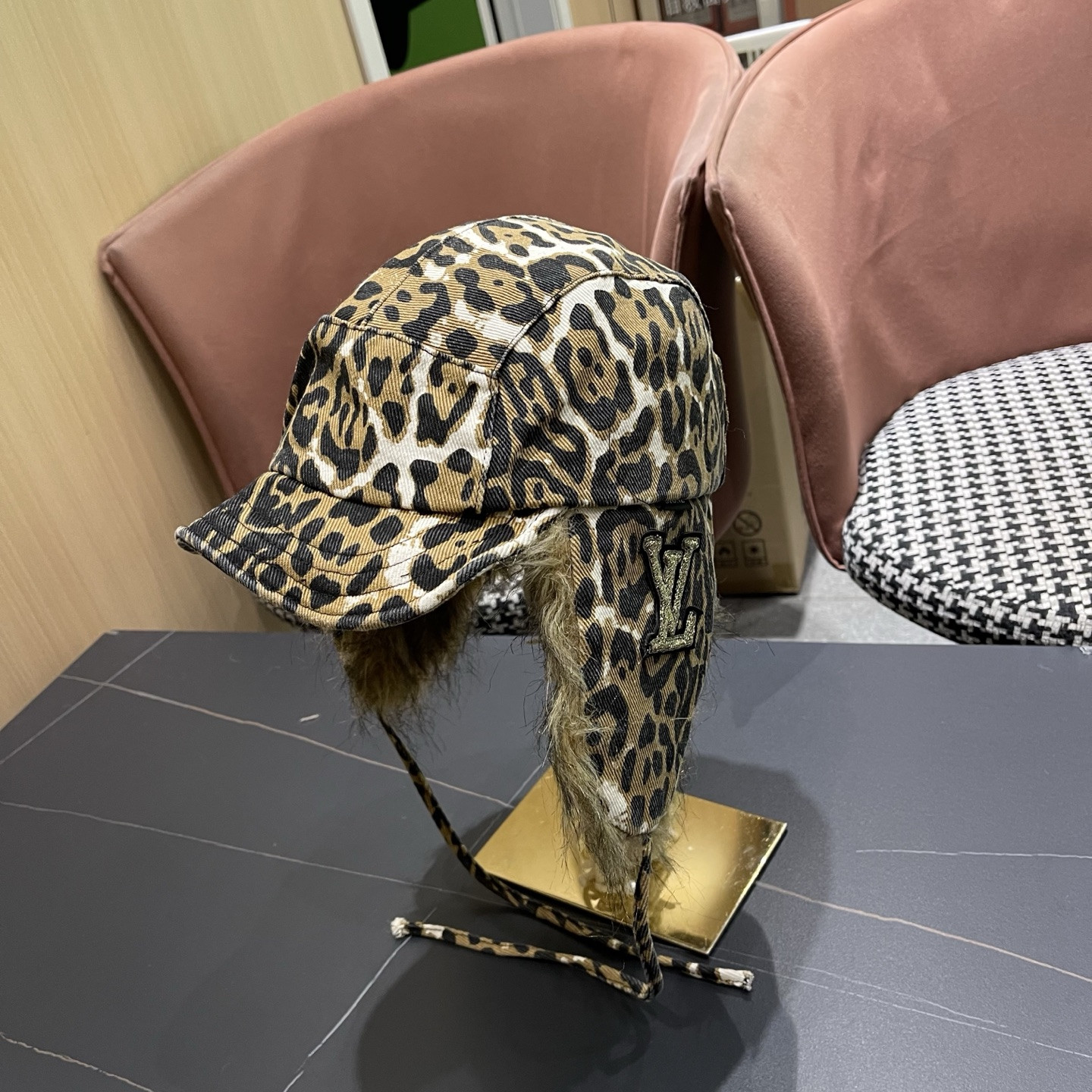 l0vis Vvtt0n trapper hat