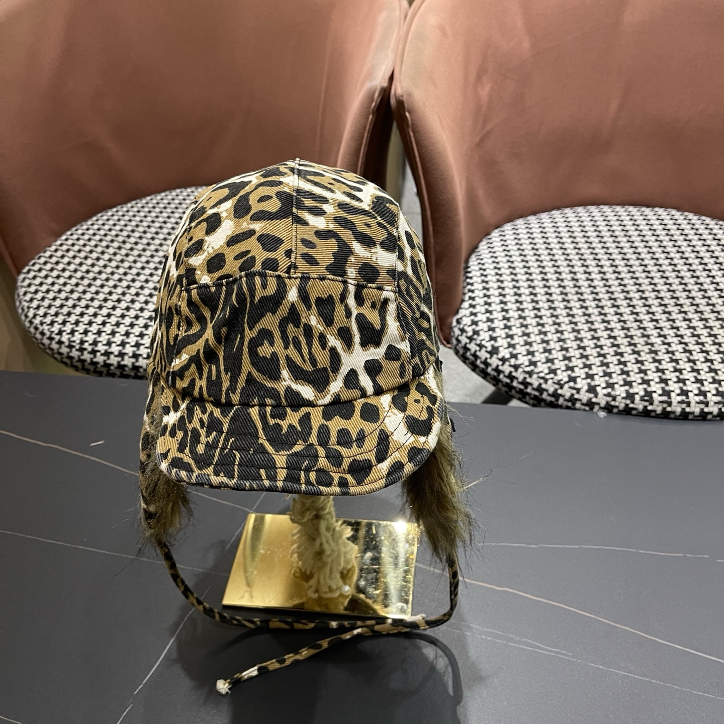 l0vis Vvtt0n trapper hat