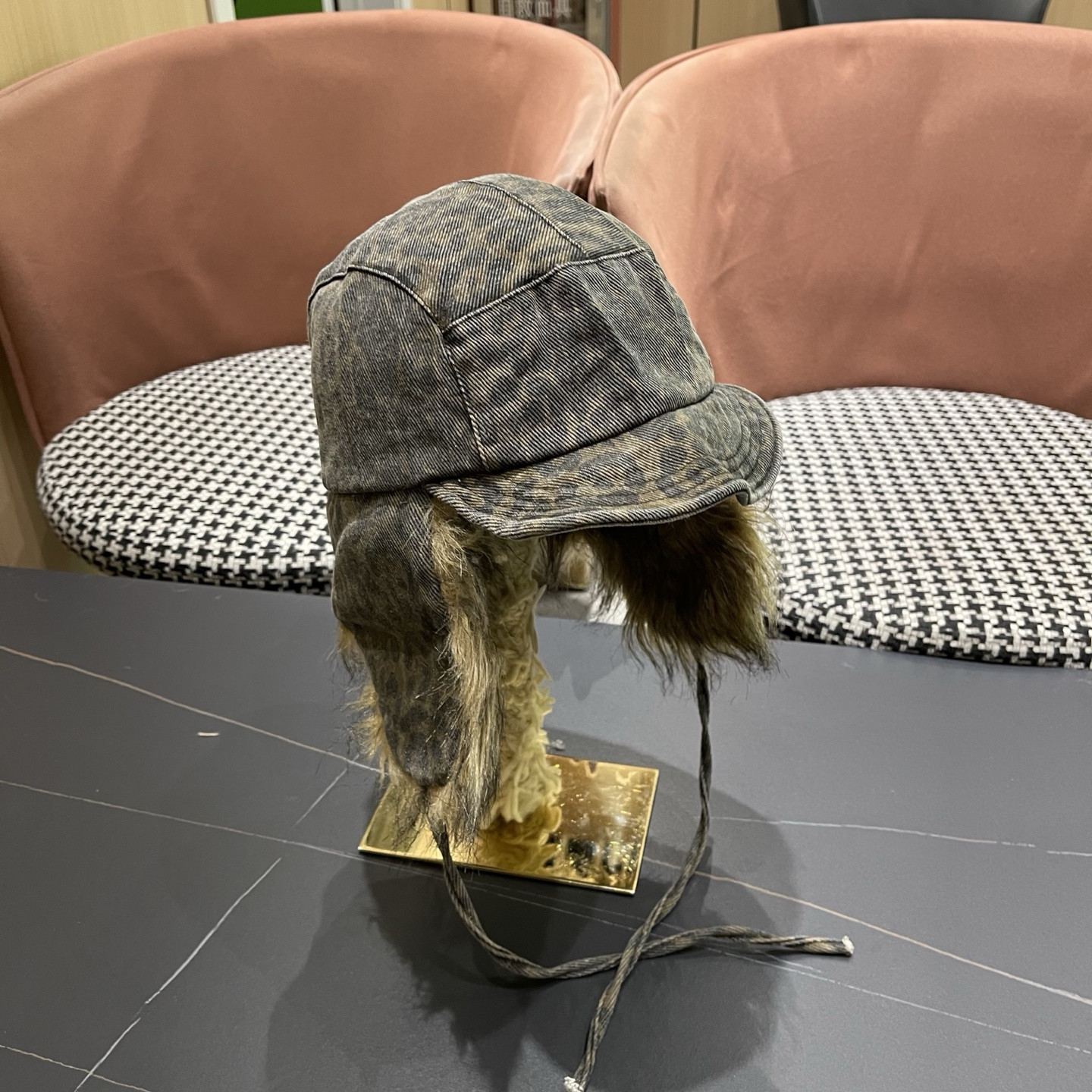 l0vis Vvtt0n trapper hat