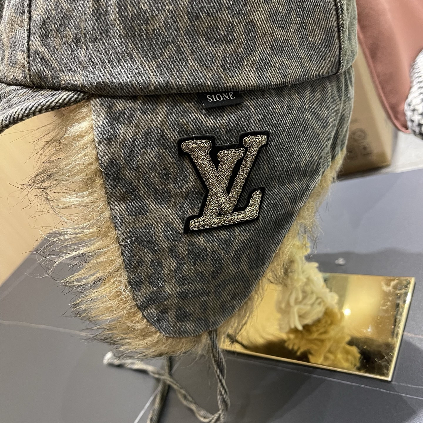 l0vis Vvtt0n trapper hat