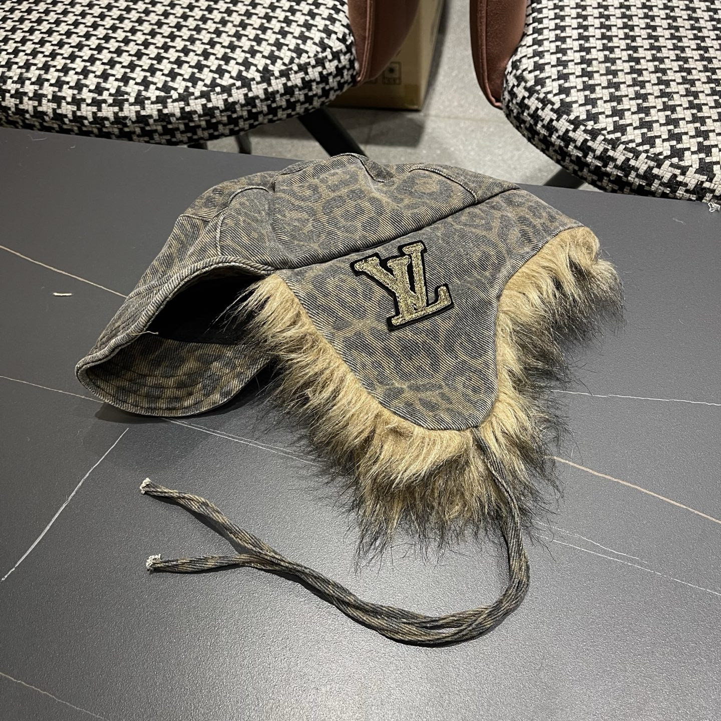 l0vis Vvtt0n trapper hat