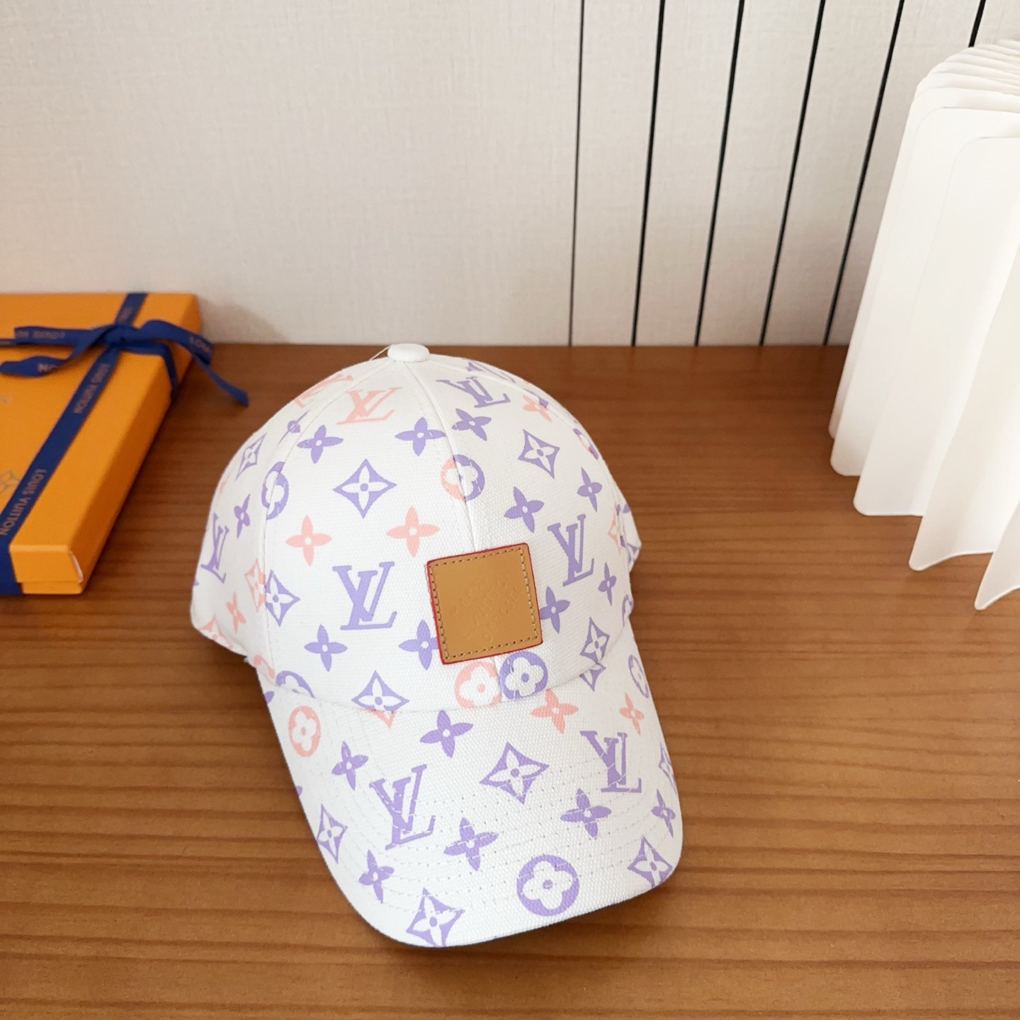 l0vis Vvtt0n baseball cap