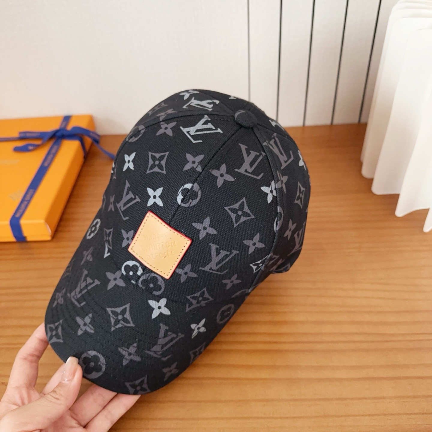 l0vis Vvtt0n baseball cap
