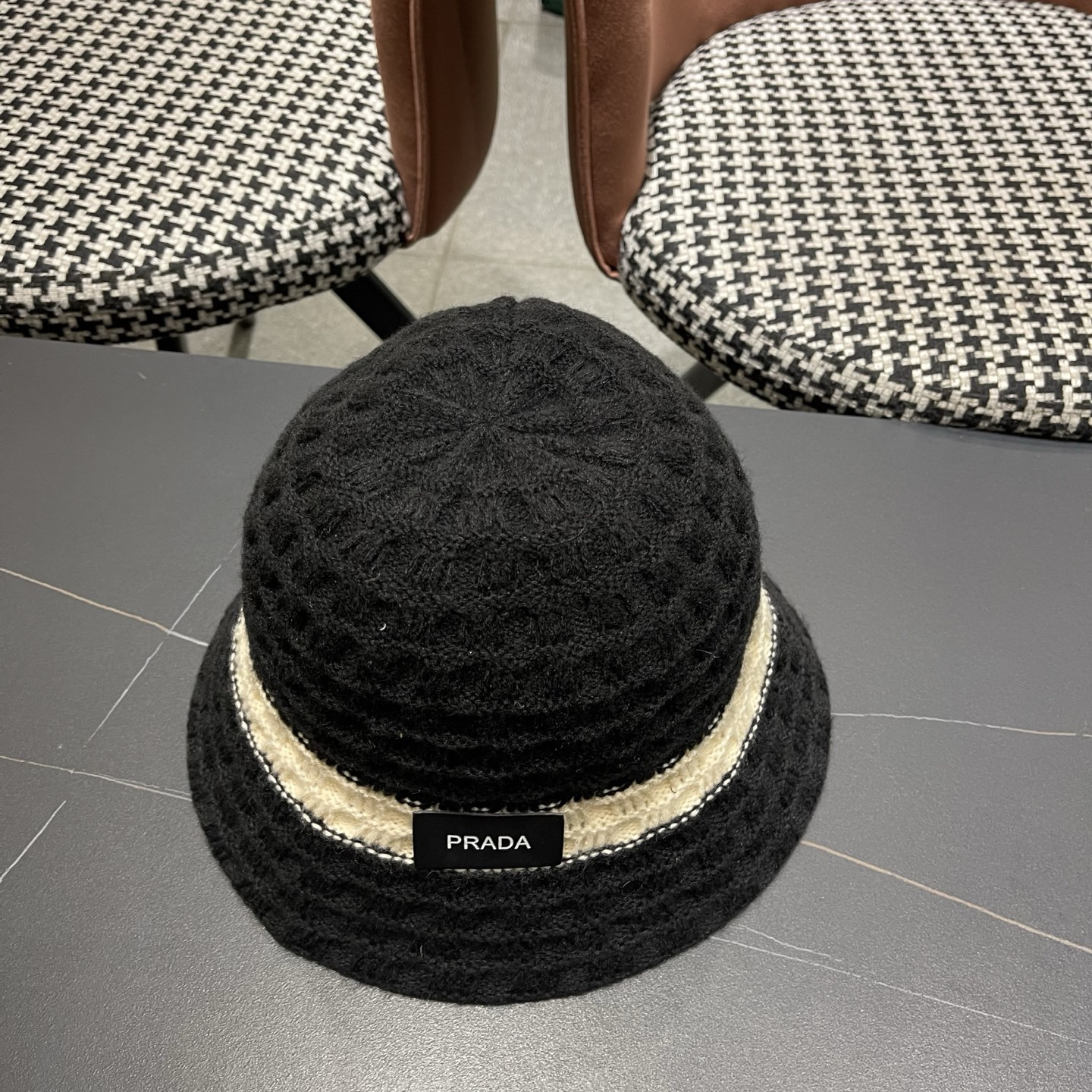 Pra*a bucket hat