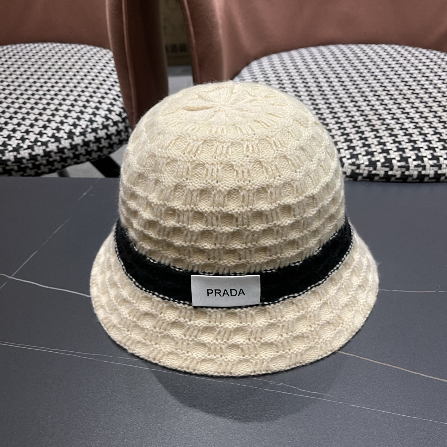 Pra*a bucket hat