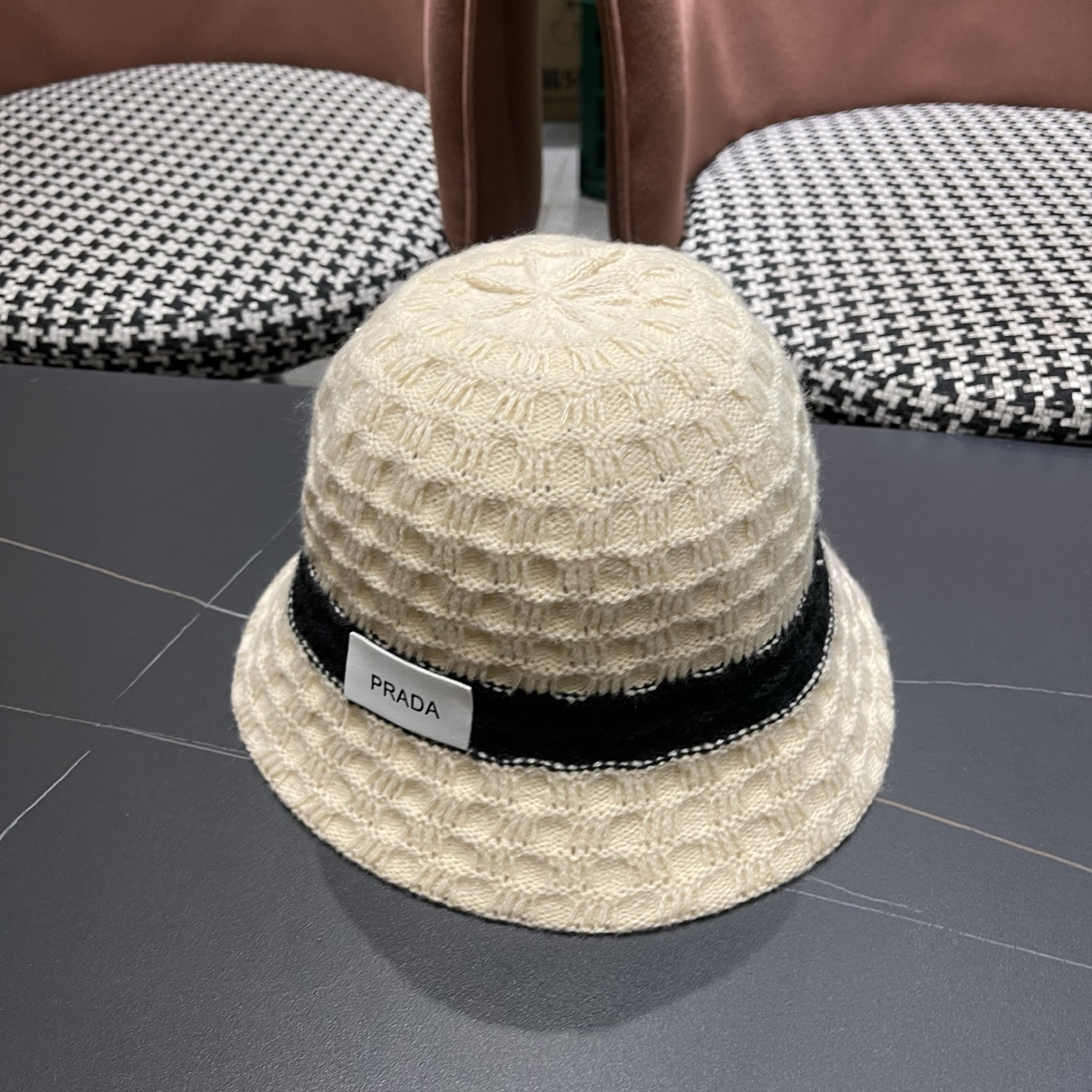 Pra*a bucket hat