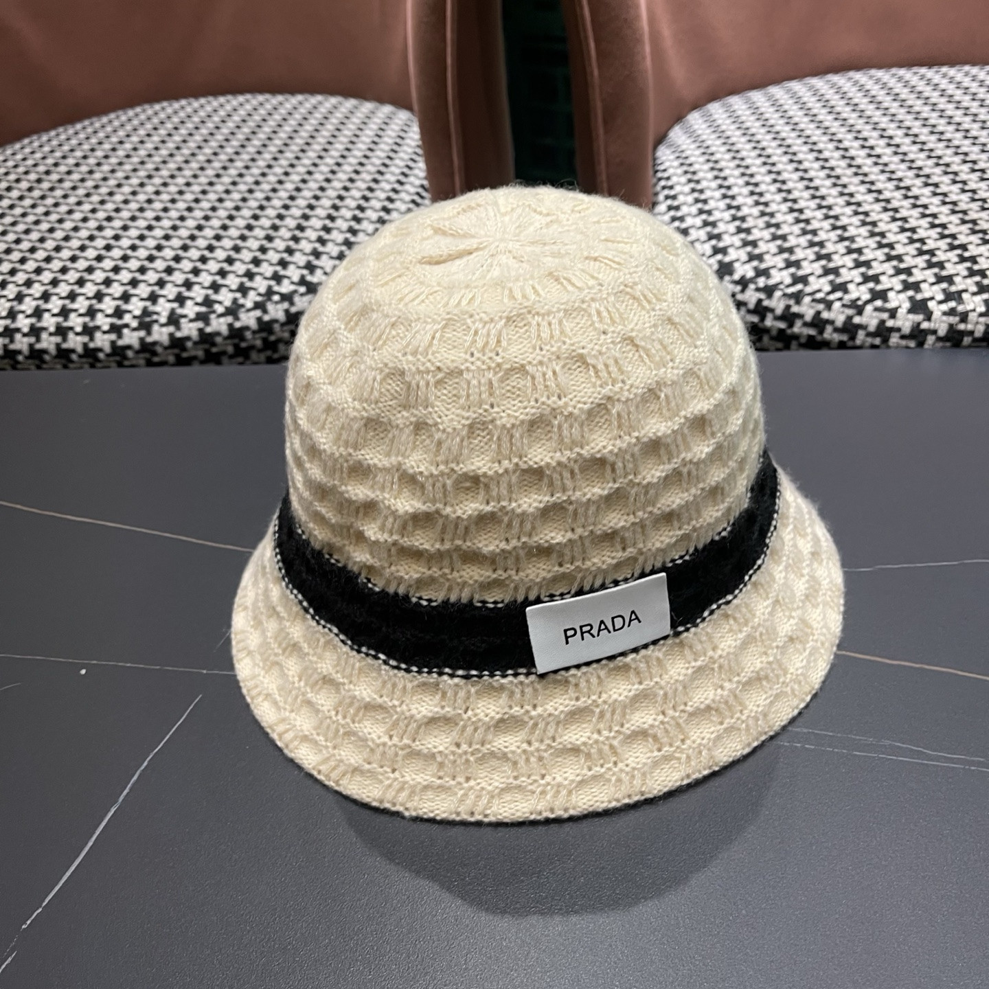 Pra*a bucket hat