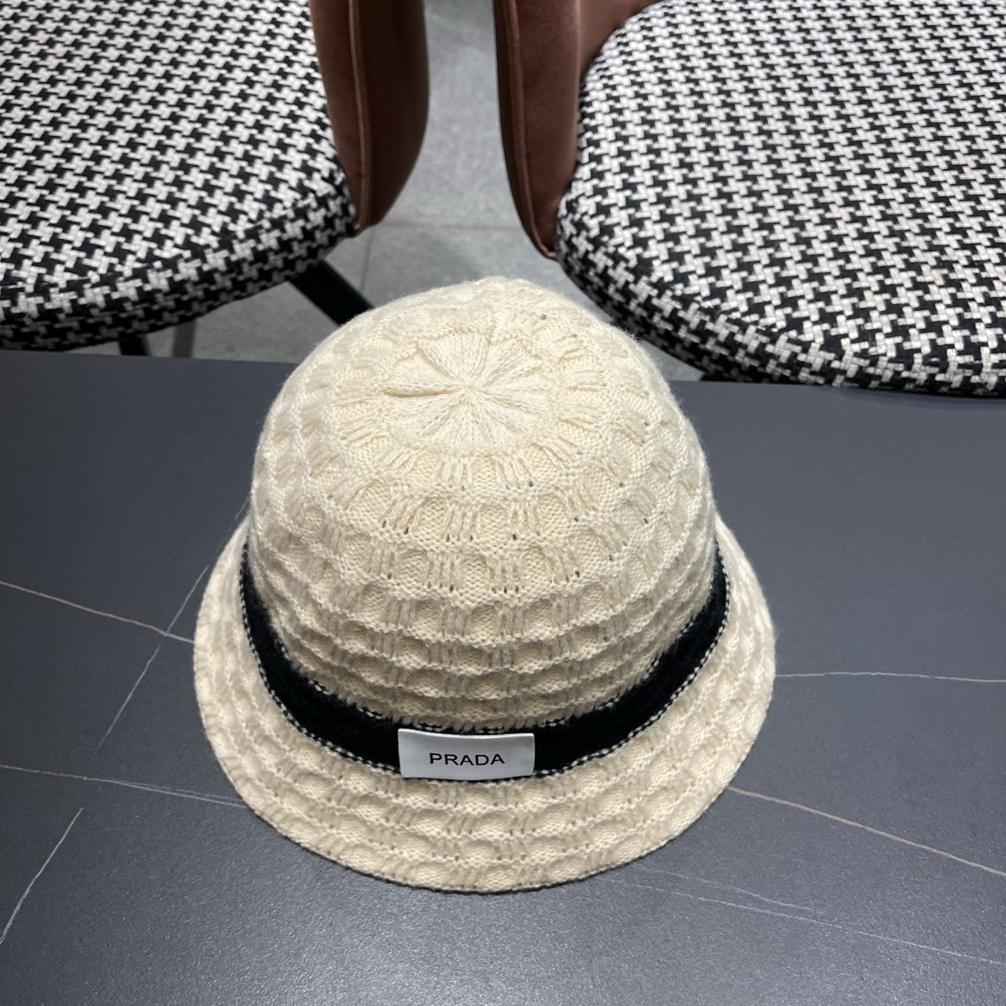 Pra*a bucket hat