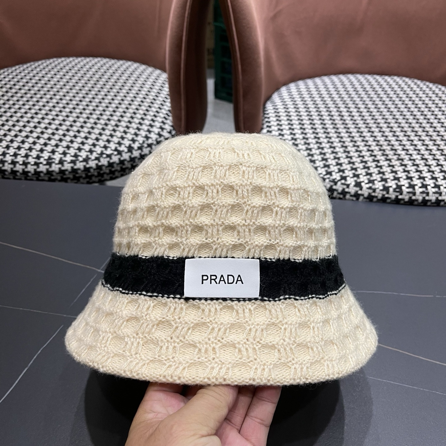 Pra*a bucket hat