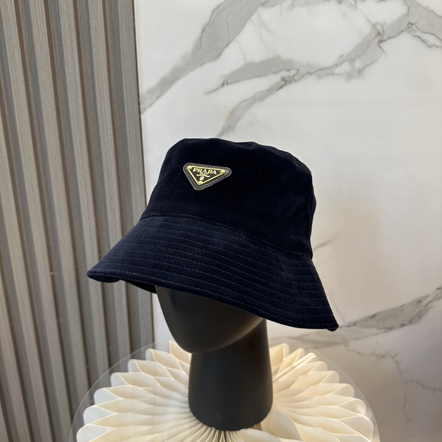 Pra*a bucket hat
