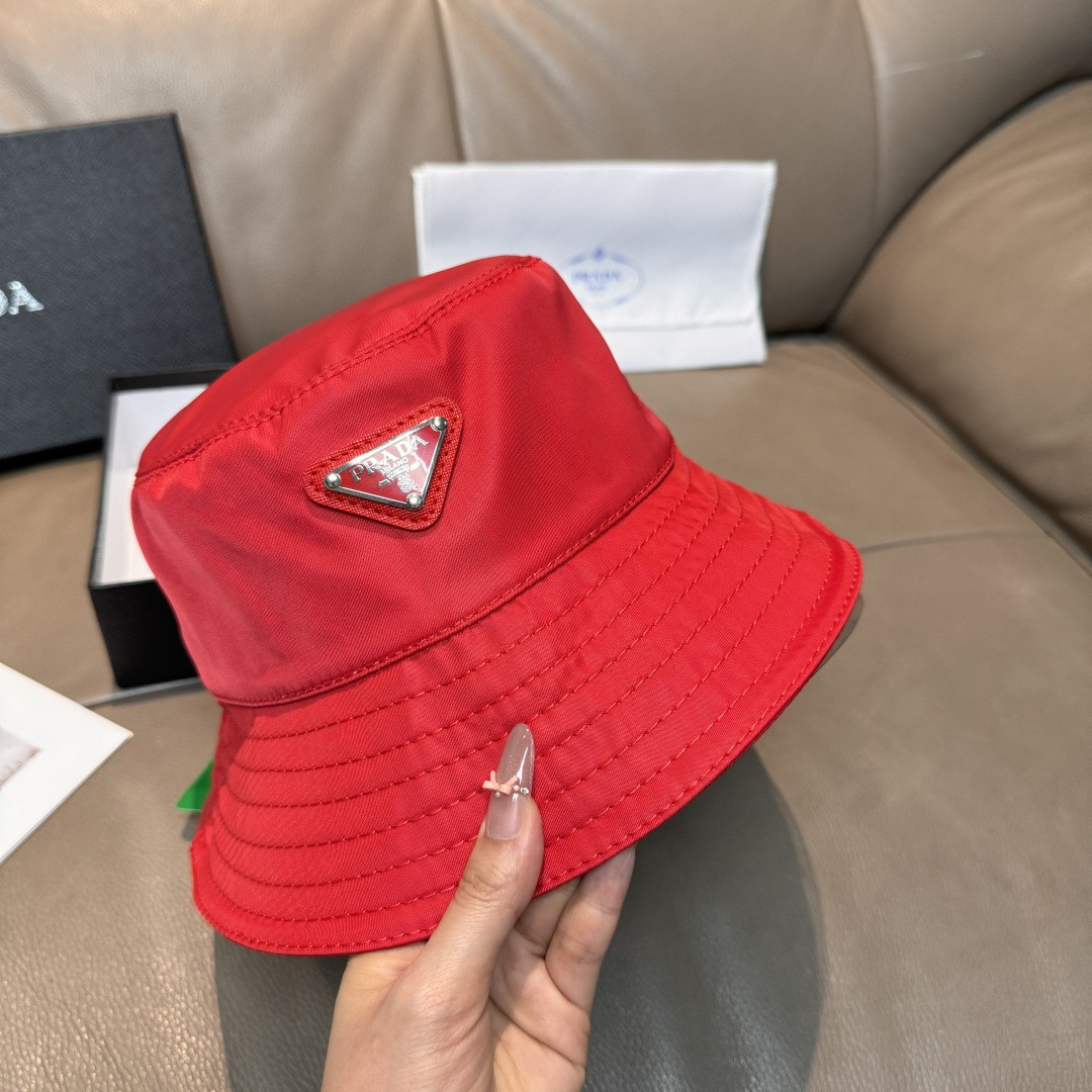 Pra*a bucket hat